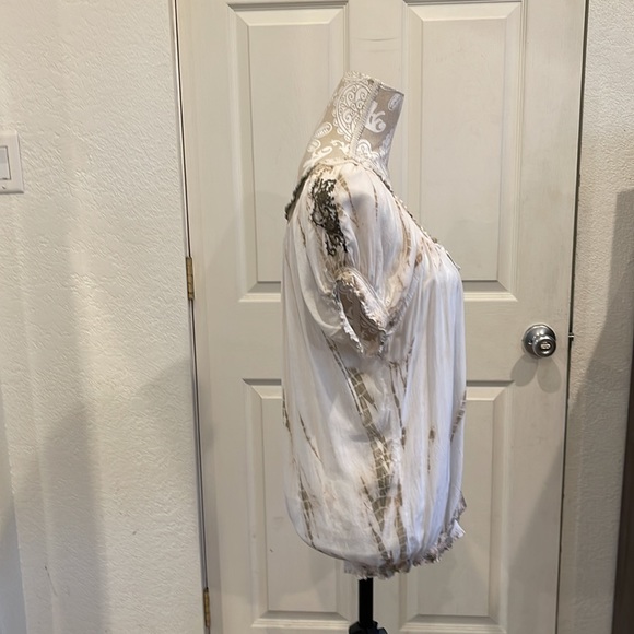 Fever short sleeve button up shirt, Embroidered green design, white,light brown. - Picture 4 of 6